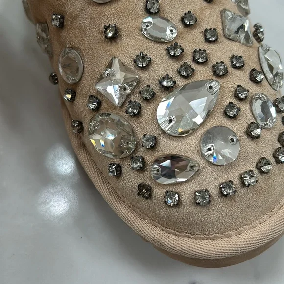 AZALEA WANG Gorgeous Blinged out UGG style boot size 8 NWOB - Picture 7 of 10
